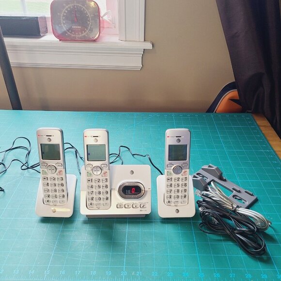 AT&T 3 Handset DECT 6.0 Cordless Answering System with Caller ID/Call Waiting - Picture 3 of 16